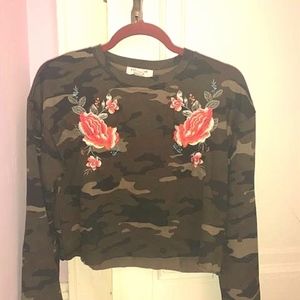 Cute Camo Longsleeve Top with Flowers